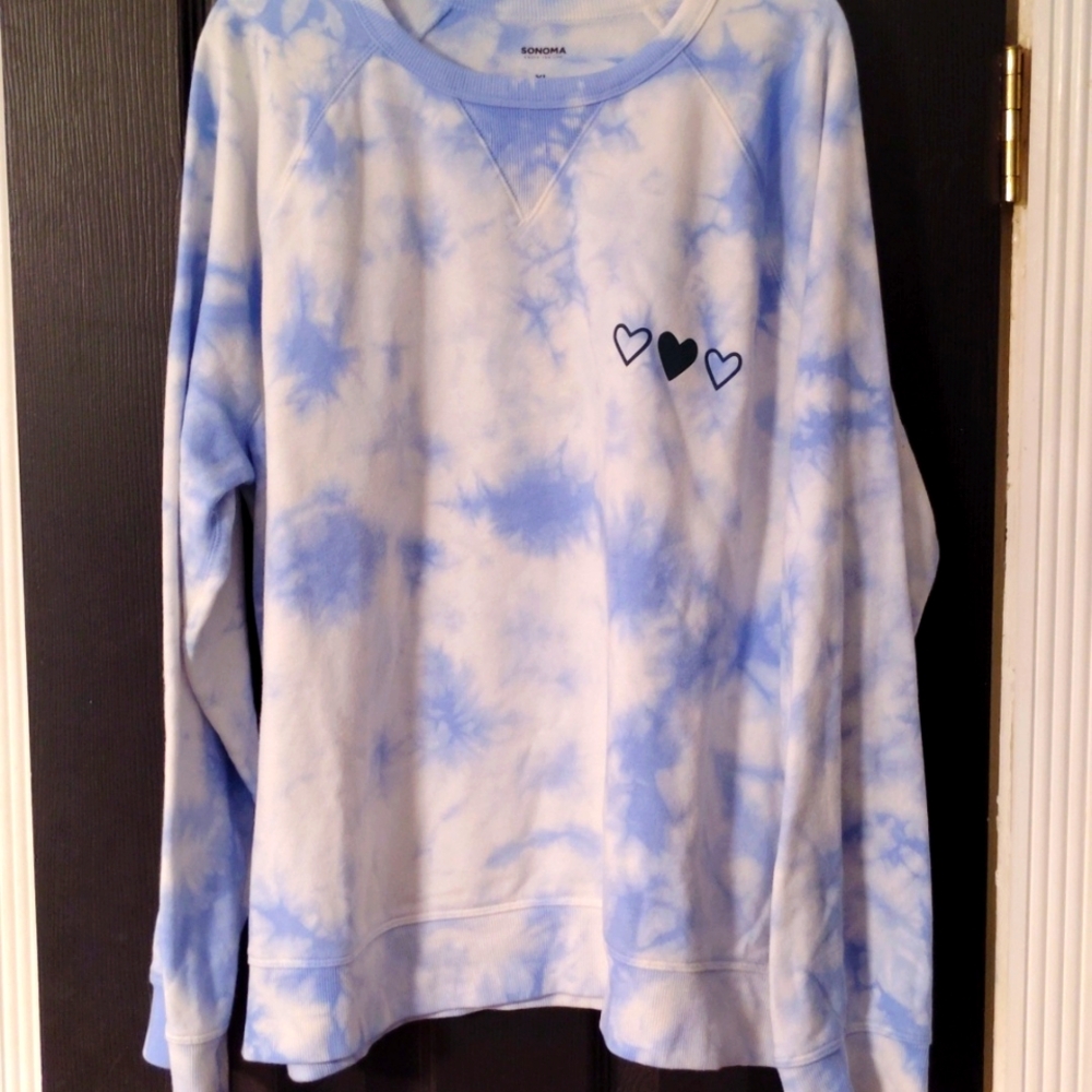 BLUE & WHITE HEART VALENTINE'S DAY SWEATSHIRT SIZE XL